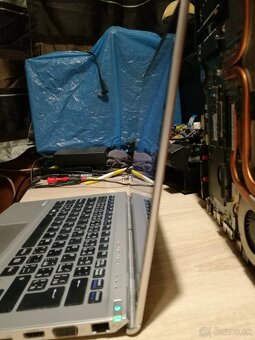 Sony. 13,3“. Dotyková obrazovka. - 5