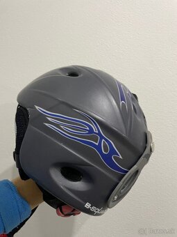 Predám lyžiarsku prilbu M - 5