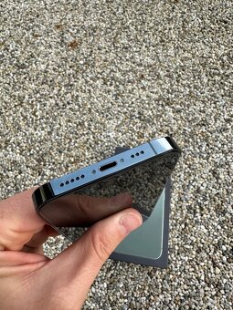 IPhone 13 Pro - baterie 100% - 5