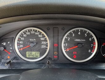 Predám Nissaan Almera 1.5 16V (66 kW) - 5