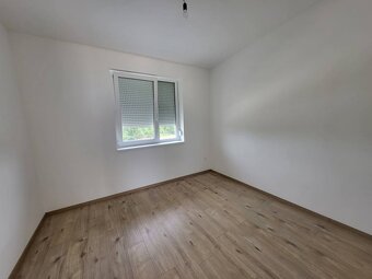 Na predaj 3 izbový Penthouse byt 22 m. od Bratislavy - Levél - 5