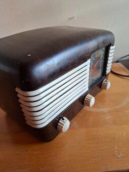 Talisman 306U mensie bakelitove radio - - 5