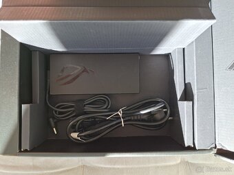 Asus ROG Strix SCAR G533QR - 5