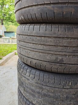 235/45R17 - 5