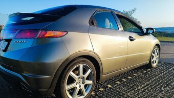 Predám Hondu Civic 1.8 Vtec SPORT - 5