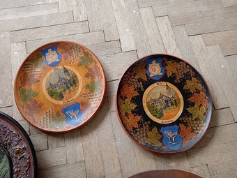 Starožitnosti, keramika, drevené taniere, hodina - 5
