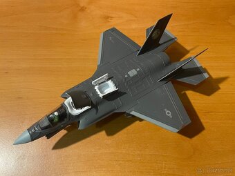 F-35B Lightning- model letadla 1:72 - 5