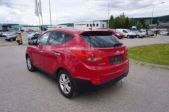 Hyundai ix35 2013 2.0 CRDi 100kw strieborna,červena,čierna - 5
