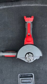 Akumulátorová uhlová brúska Milwaukee M18 125mm - 5
