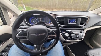2017 Chrysler Pacifica Touring L - 5