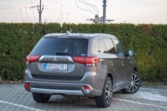 Mitsubishi Outlander 2.0i PHEV Hybrid - 5