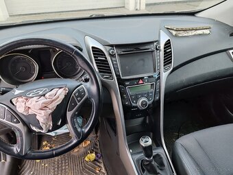 Rozpredám Hyundai i30CW 1.6 GDI 99kw 2013 - 5