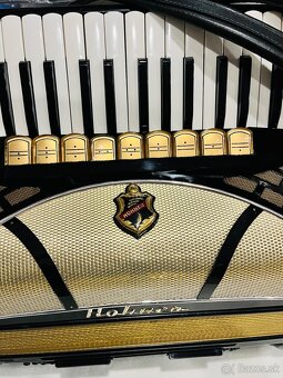 Predám akordeón Hohner Lucia IVP- 96 basový  - používaný v d - 5
