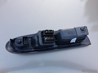 Predam vypínače el okien Renault Thália rok výroby 2011 - 5