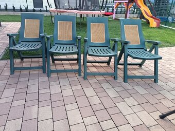 Predám 4 ks záhradné polohovatelne stoličky.... - 5