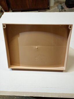 Police do kúpeľne - 5