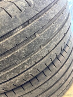 225/40R18 - 5