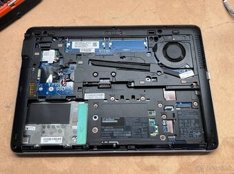 Predám pokazený notebook na náhradné diely HP 840 G2 - 5