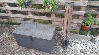 Vojenský stojan 85eur, plechová truhlica 25eur - 5