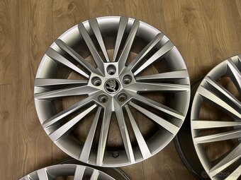 Originálné alu kolesa R19 Škoda Superb III - 5