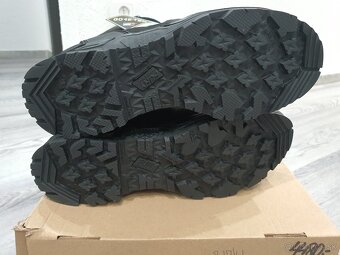 TARAS ARMY BLACK 40.5 , 42 - 5