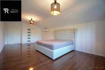 Veľký moderný 7 izbový rodinný dom s dvojgarážou, krytou ter - 5
