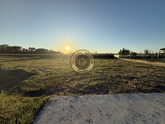 REZERVOVANÉ-Na predaj stavebný pozemok v obci Veľký Grob - 5