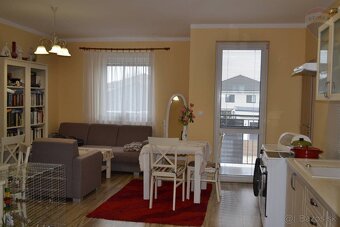Na predaj 3 izbový byt s loggiou, vlastné parkovisko, novost - 5