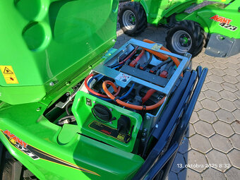 univerzalny teleskopický nakladač AVANT E527 - 5