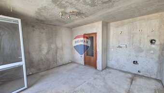 Garsónka 30 m2 v centre Brezová pod Bradlom - 5