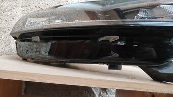 Predám pravé predné svetlo Škoda Octavia 4 - 5