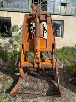 Hydraulicky drapák na drevo - 5