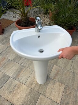 Umývadlo na nohe WC s nádržkou rohová vaňa. - 5