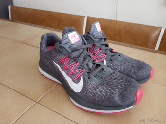 Damske bezecke tenisky NIKE Zoom Winflo 5. - 5