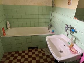 Na predaj poschodový rodinný dom v obci Jur nad Hronom - 5