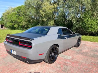 Dodge Challenger 5,7 HEMI — rok 2017 — 276 kW — manuál - 5