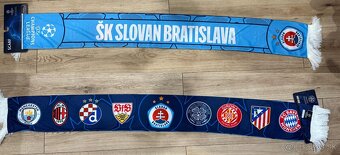 Športové suveníry šaly dresy, brankáske rukavice, trička - 5