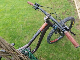 predám horský bicyke cross dt swiss zn. Stay true - 5