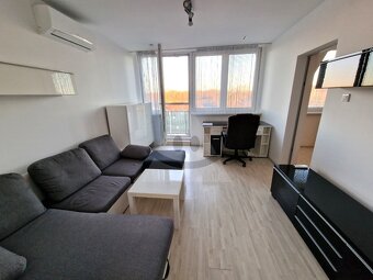 Na prenájom zariadený 2-izb byt s veľkým balkónom - 5