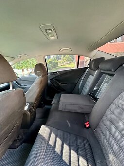 Rozpredám na náhradné diely passat B6 - 5