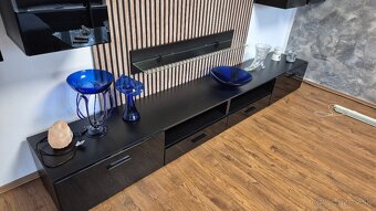 ☀️Obývacia stena lesklej čiernej farby ☀️ - 5