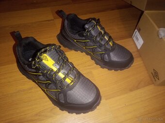 Predam damske Umbro tenisky vel. 37 - 5