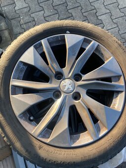 Peugeot 208 - 5