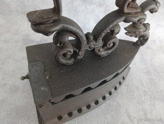 Velká stará atypická a málo běžná žehlička DRAK - 5