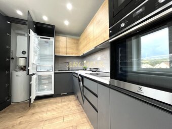 PREDAJ - 3 IZBOVÝ BYT S GARÁŽOU A LOGGIAMI, KURIMA, BARDEJOV - 5