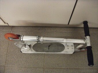 Predám detskú-hlinikovú kolobežku. - 5