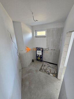 Atypický 3i byt vo vinohradníckej oblasti s veľkou terasou - 5