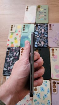 Samsung Galaxy S22 - 5