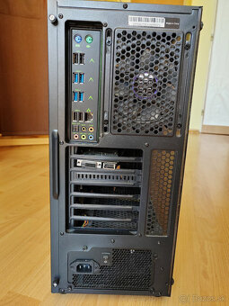 Výkonný počítač Xeon (64GB RAM) - 5