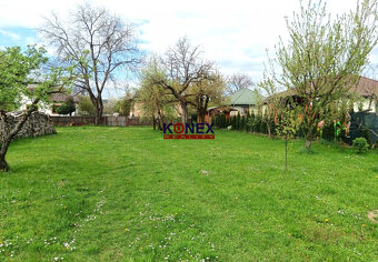 Krásny rovinatý pozemok na výstavbu rodinného domu v Strážsk - 5